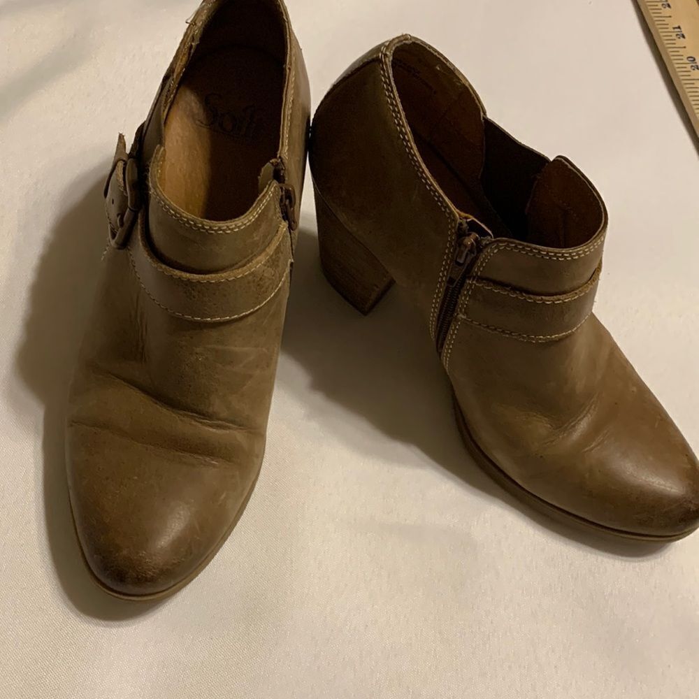 Sofft size 8 Shooties leather upper sock